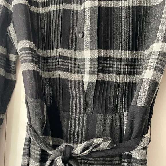 Burberry Brit wool dress. Size 6 - Picture 5 of 9